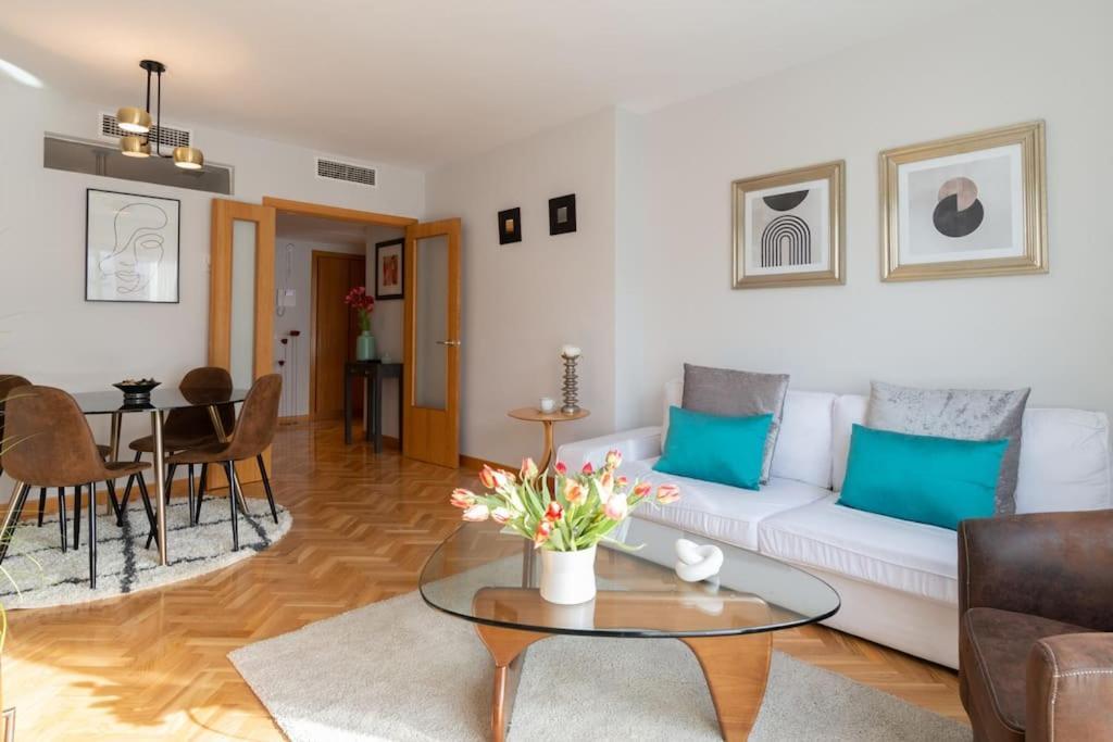 Ferienwohnung Vivienda Con Zona De Trabajo, Piscina Y Parking Madrid Exterior foto