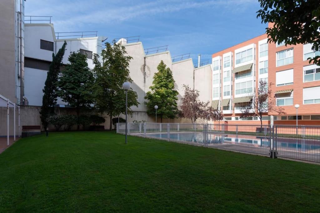 Ferienwohnung Vivienda Con Zona De Trabajo, Piscina Y Parking Madrid Exterior foto